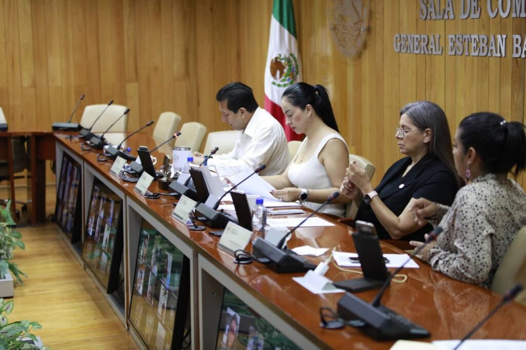 CUARTO PERÍODO EXTRAORDINARIO DE SESIONES APRUEBAN DIPUTADOS