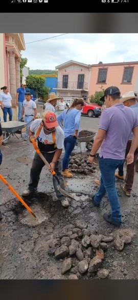 ARRANCA CAMPAÑA DE BACHEO CON CEMENTO EN IXTLÁN DEL RIO. ELSA NAYELI