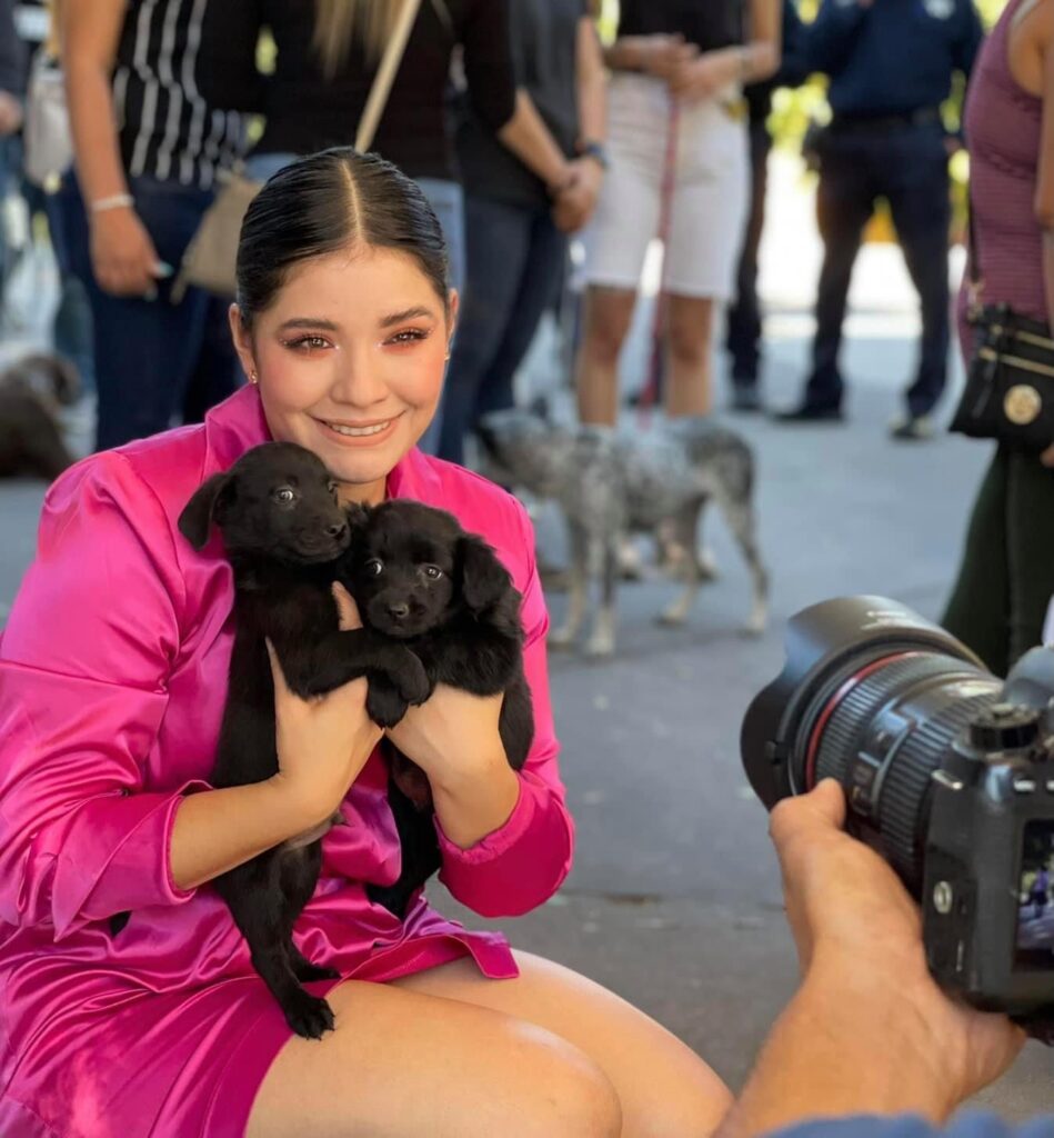 REGIDORA MARINA RENTERÍA SE ENCABRONA PORQUE COLONOS LE EXIGEN SE PONGA A TRABAJAR