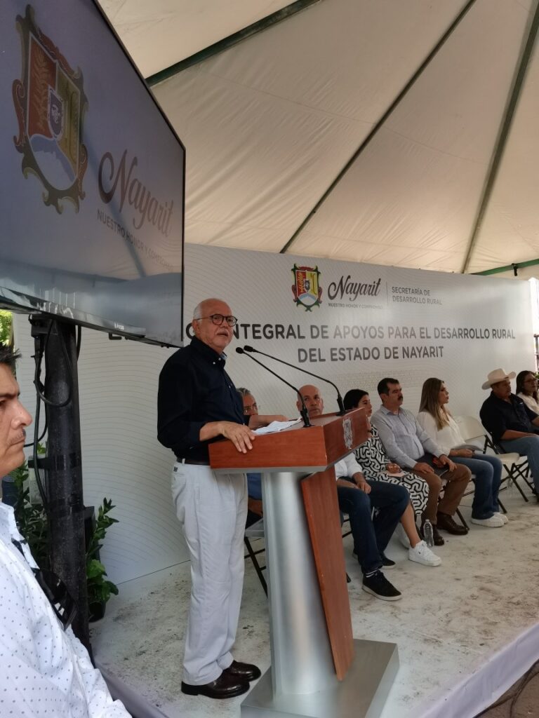 CERCA DE 17 MDP ENTREGO EN APOYOS GOBERNADOR A GANADEROS Y PESCADORES DEL ESTADO