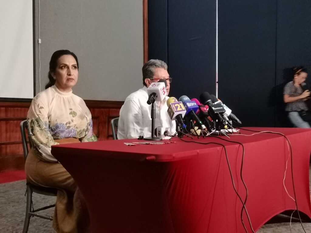 CÍNICO Y VAQUETÓN RICARDO MONREAL